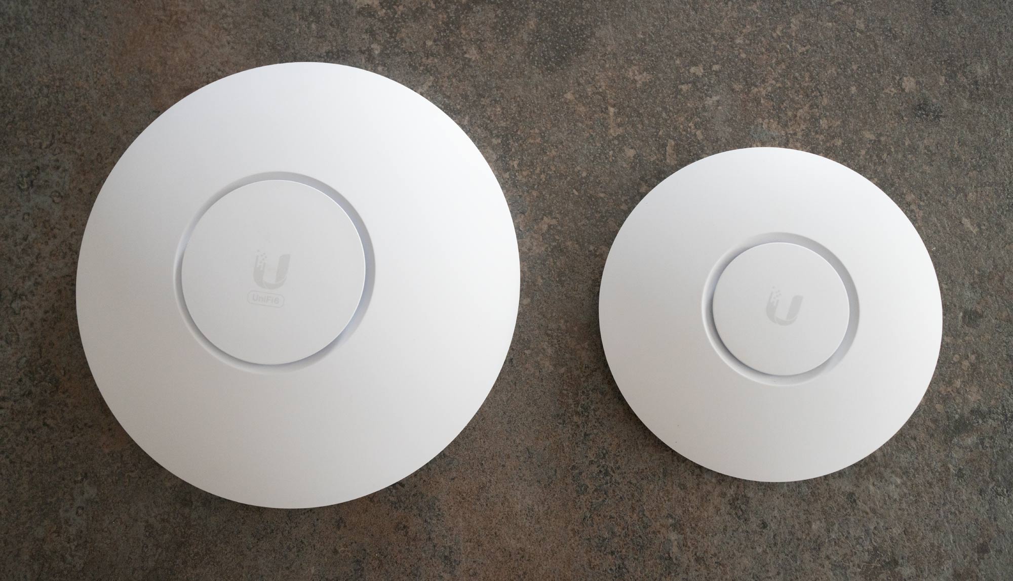 Comparison of the UniFi 6 LR with the NanoHD Access Point